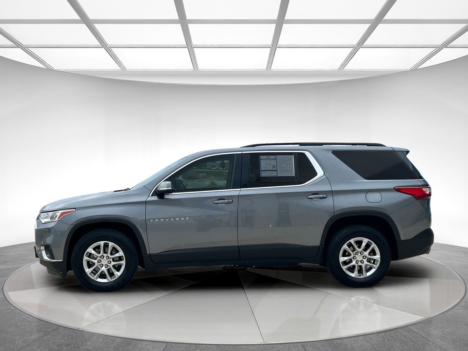 Used 2020 Chevrolet Traverse LT w/ Driver Confidence II Package image 2