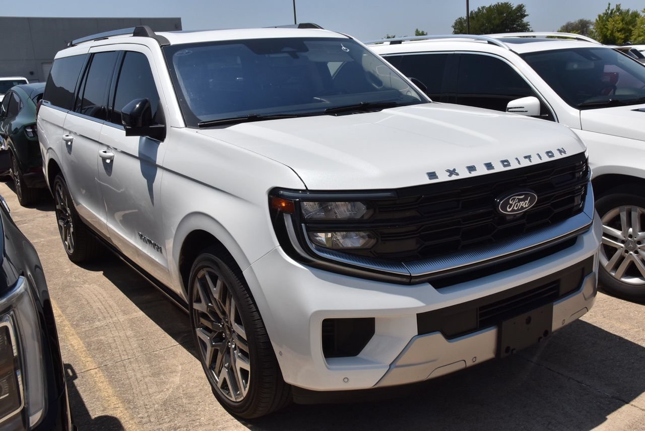 Certified 2025 Ford Expedition Max Platinum w/ Platinum Ultimate Package AWD/4WD image 4