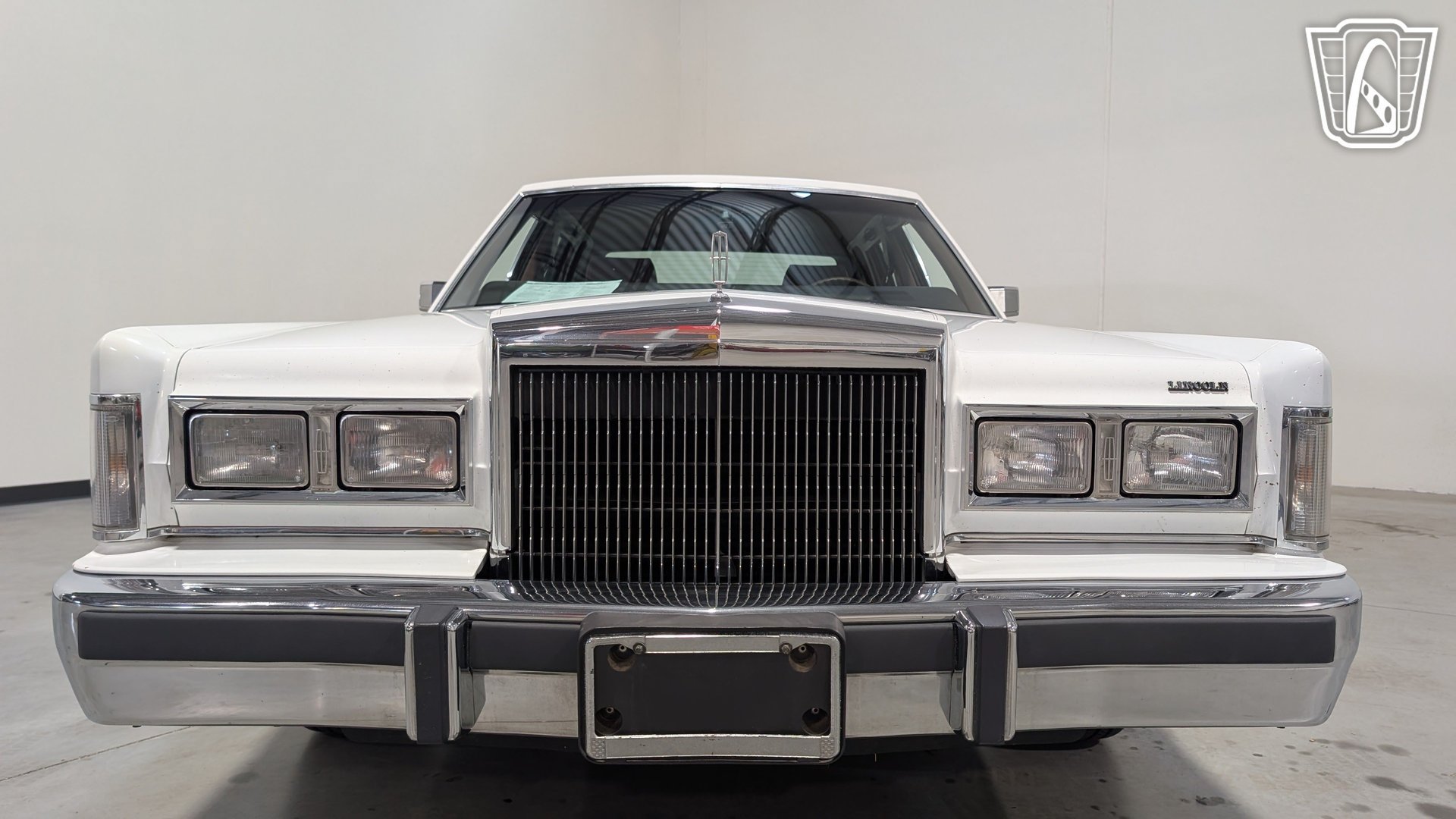 Used 1988 Lincoln Town Car RWD image 21