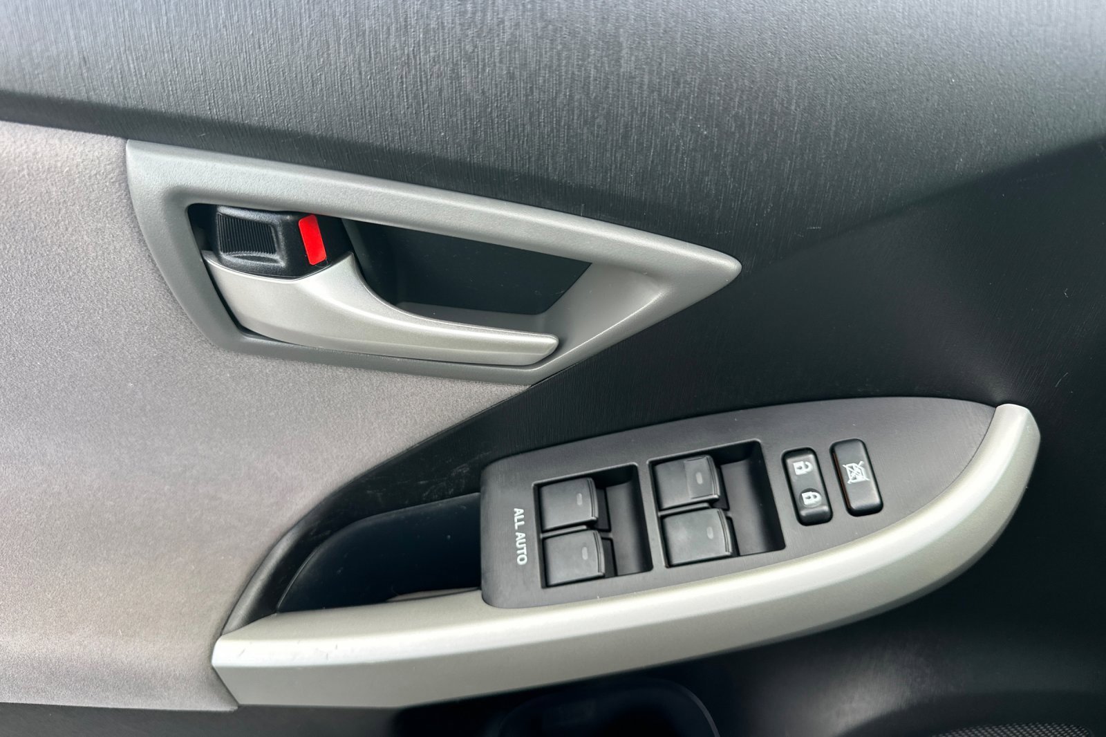 Used 2014 Toyota Prius Three image 8