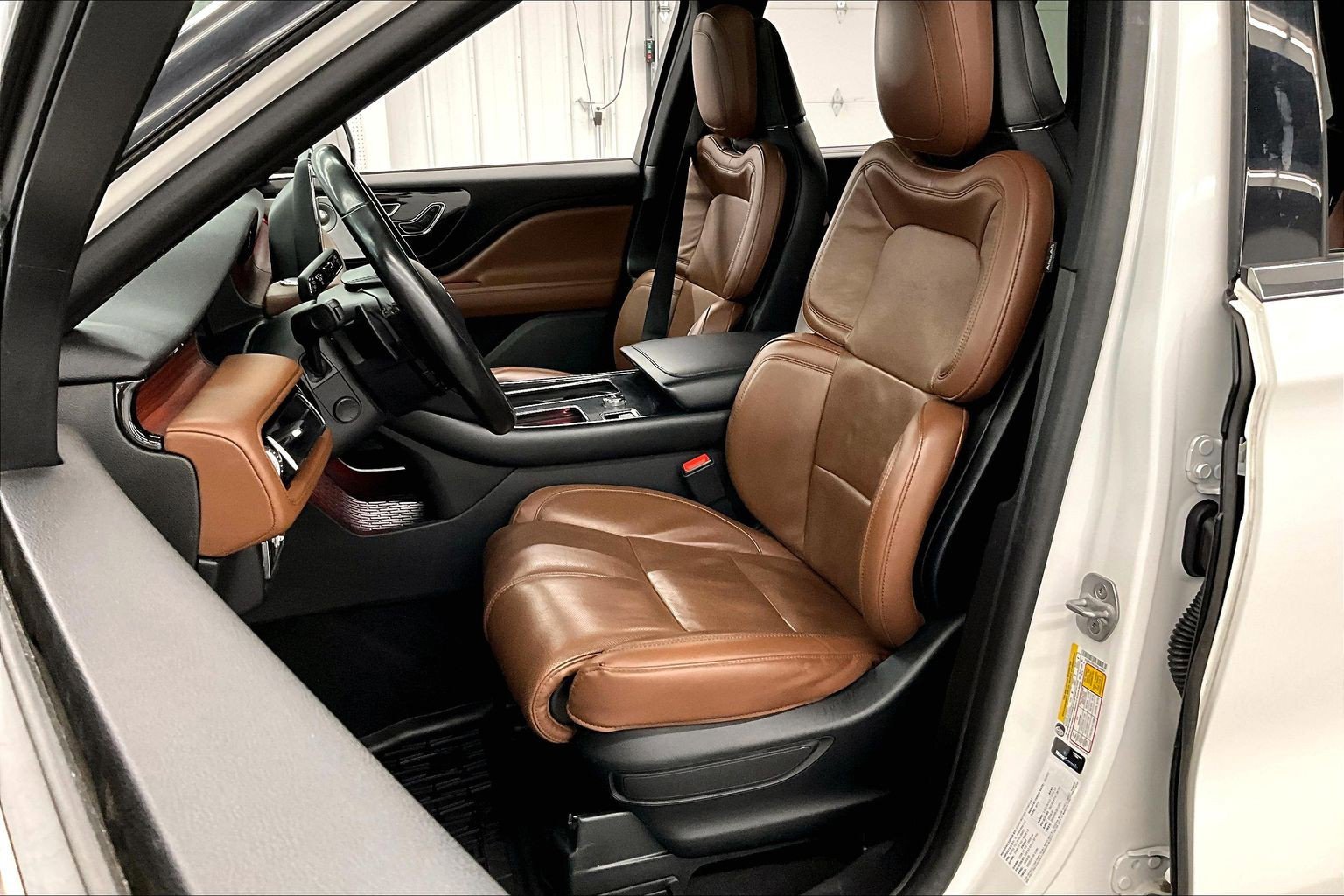 Used 2023 Lincoln Aviator Reserve w/ Equipment Group 201A AWD/4WD image 23