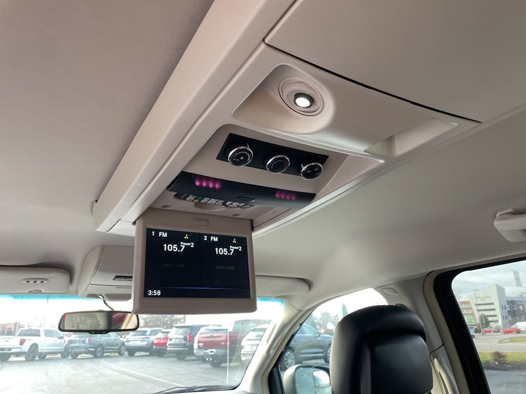 Used 2014 Chrysler Town & Country Touring image 27