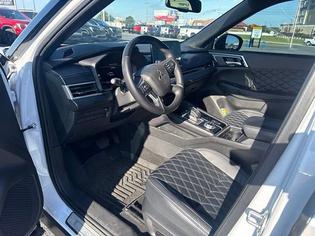 Used 2023 Mitsubishi Outlander SEL AWD/4WD image 11