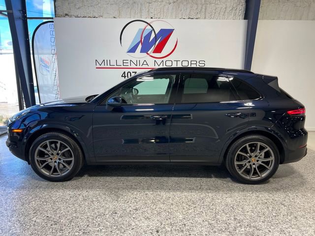Used 2023 Porsche Cayenne Platinum Edition image 16