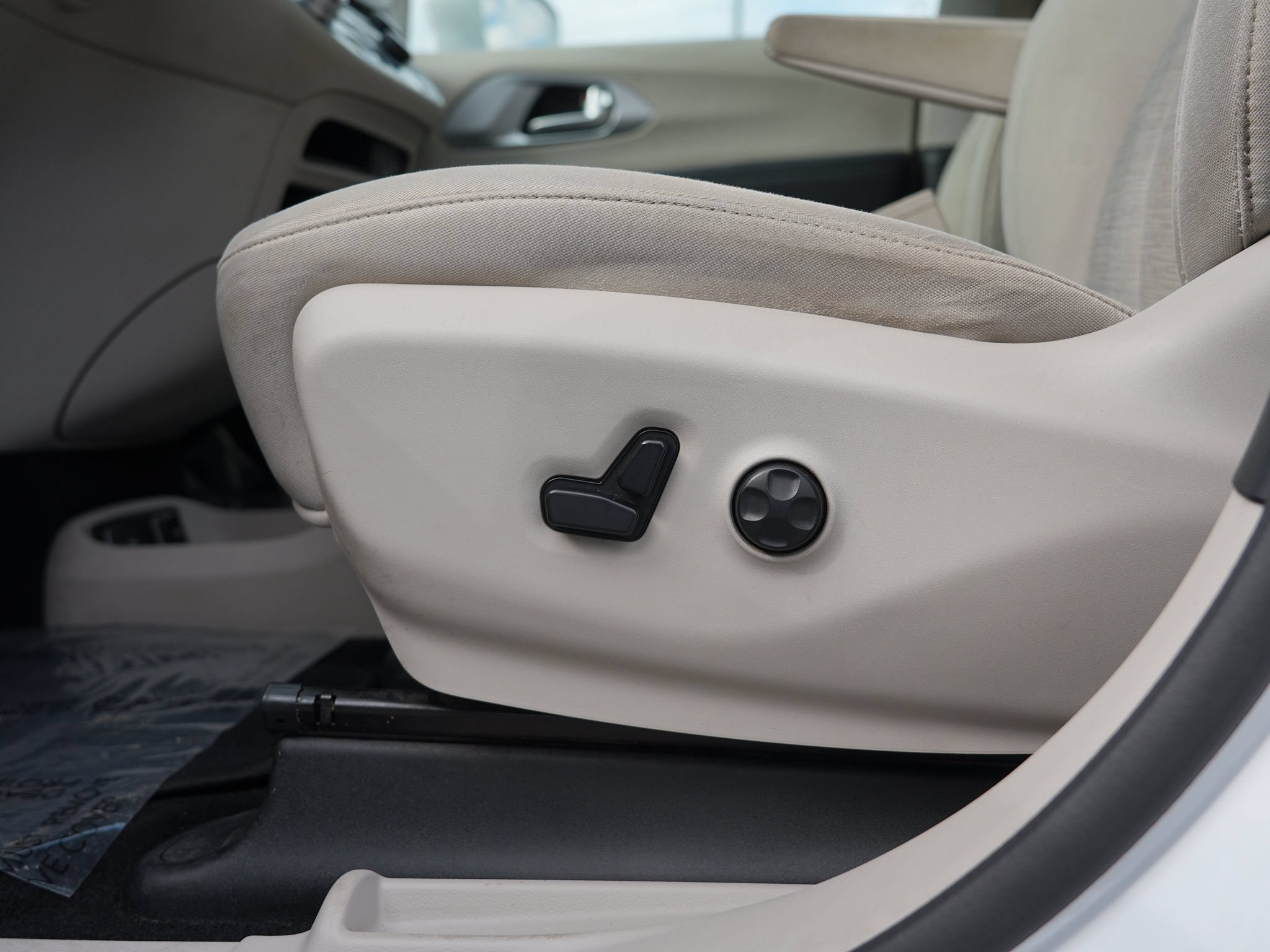 Used 2018 Chrysler Pacifica Touring Plus FWD image 16