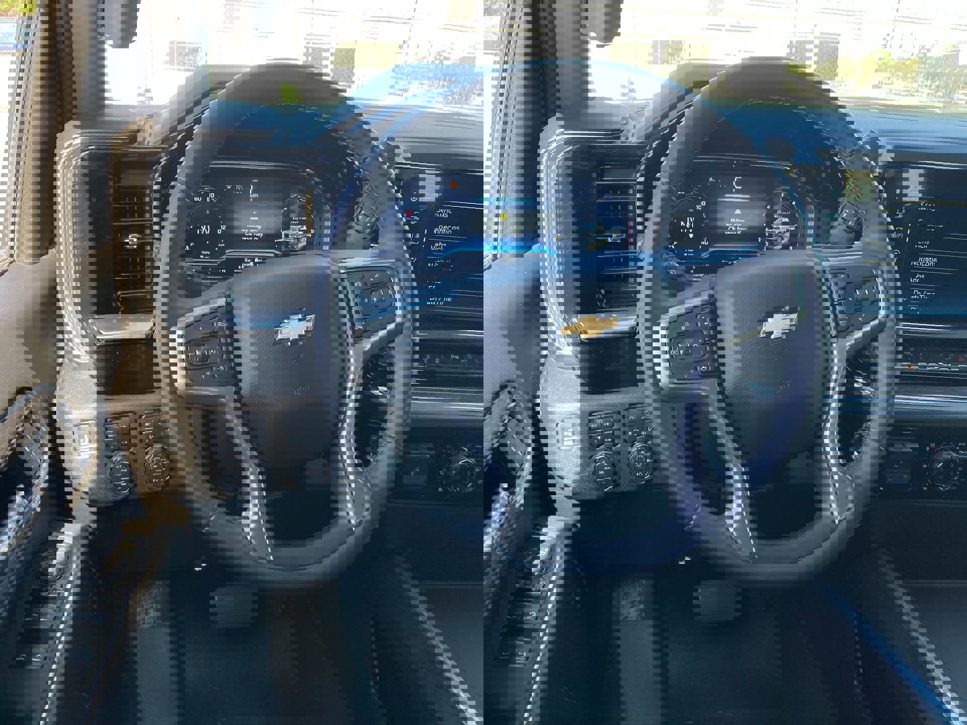 Used 2025 Chevrolet Silverado 2500 LTZ w/ LTZ Convenience Package image 11