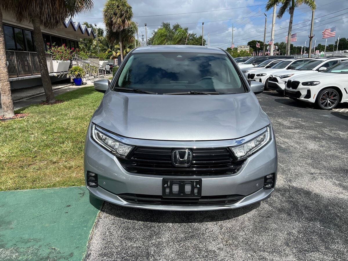 Used 2024 Honda Odyssey Touring image 3