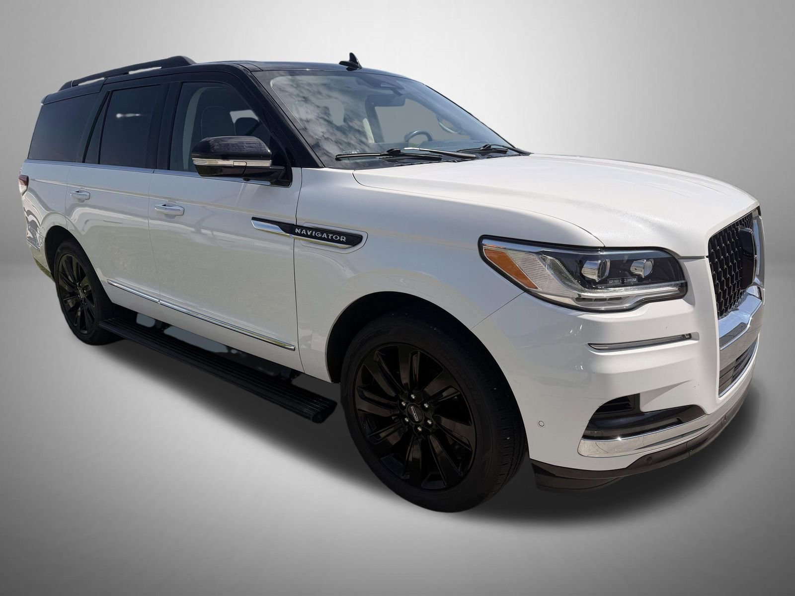 Used 2022 Lincoln Navigator Black Label AWD/4WD image 2