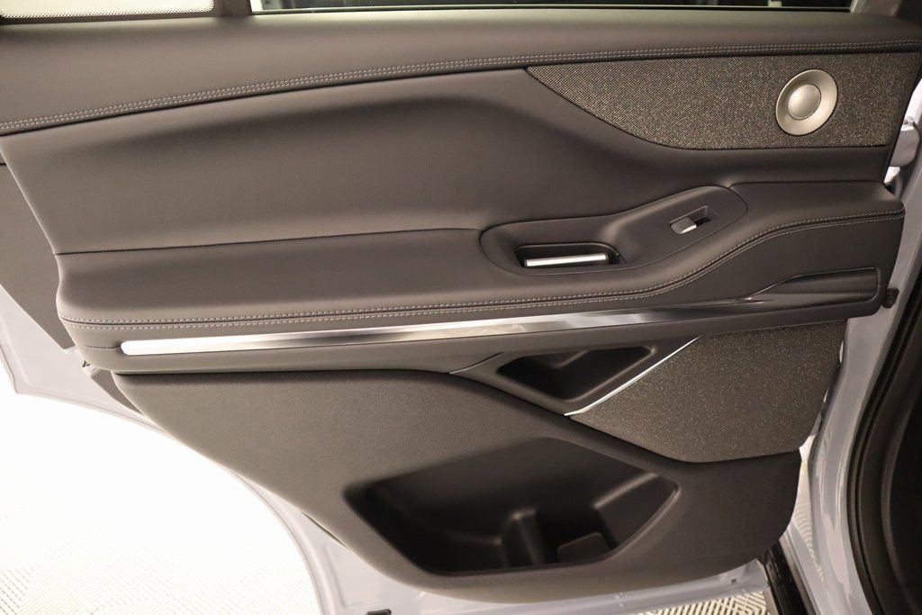 New 2025 Lincoln Navigator Reserve image 18