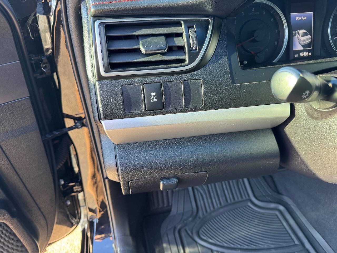 Used 2015 Toyota Camry XSE image 13