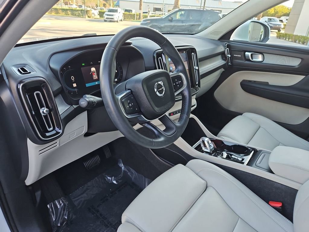 Used 2025 Volvo XC40 B5 Ultra w/ Protection Package Premier image 25
