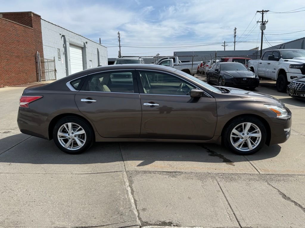 Used 2015 Nissan Altima 2.5 SV image 6