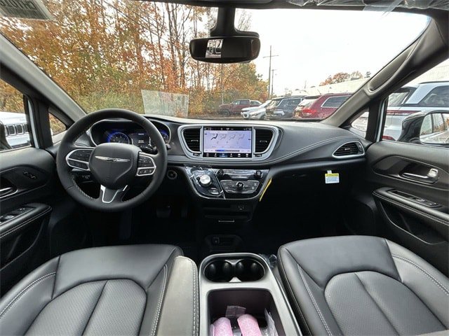 New 2026 Chrysler Pacifica Select AWD/4WD image 12