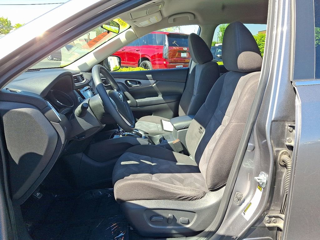 Used 2016 Nissan Rogue SV AWD/4WD image 14