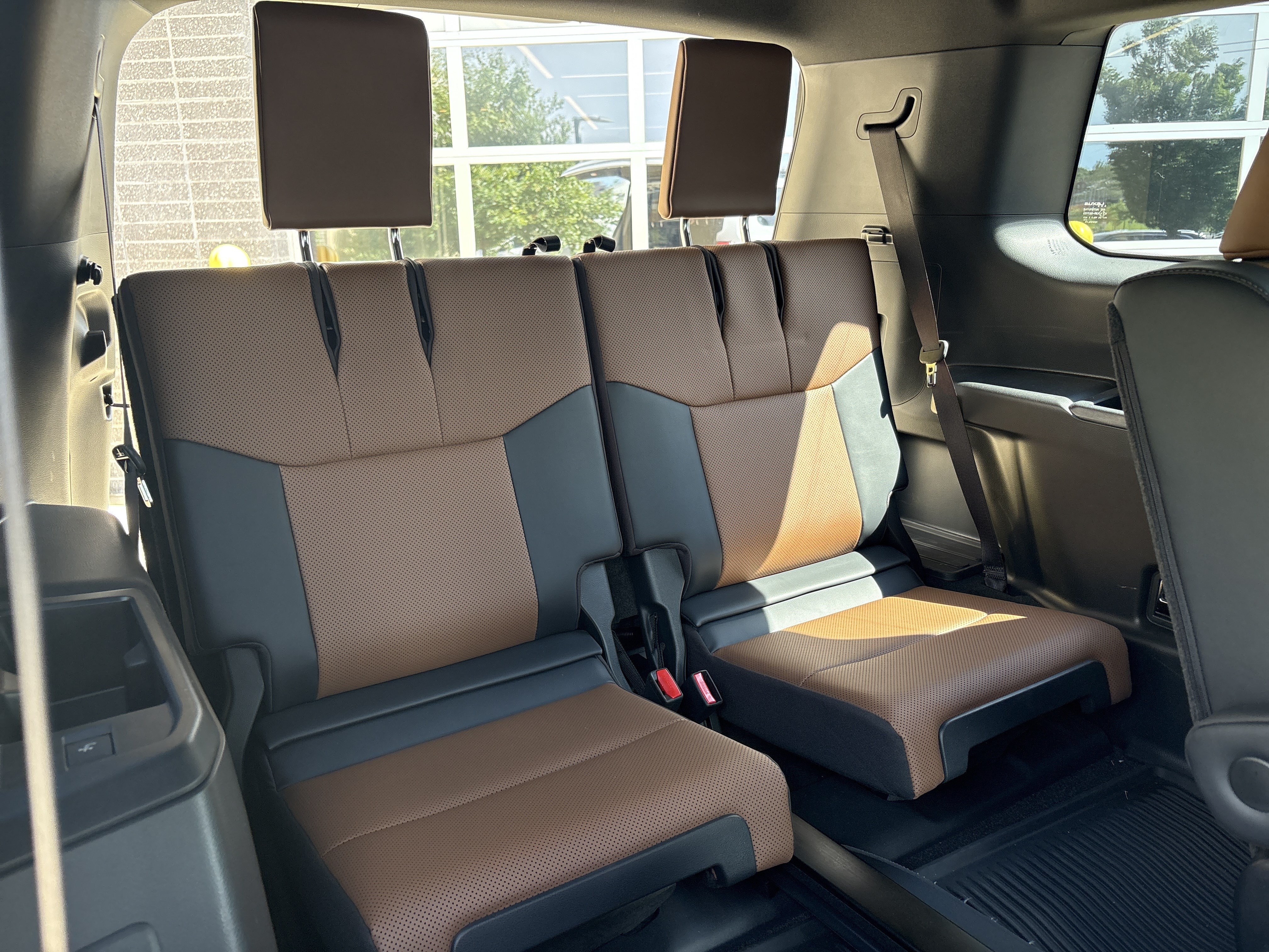 Used 2025 Lexus GX 550 w/ Cold Area Package AWD/4WD image 32