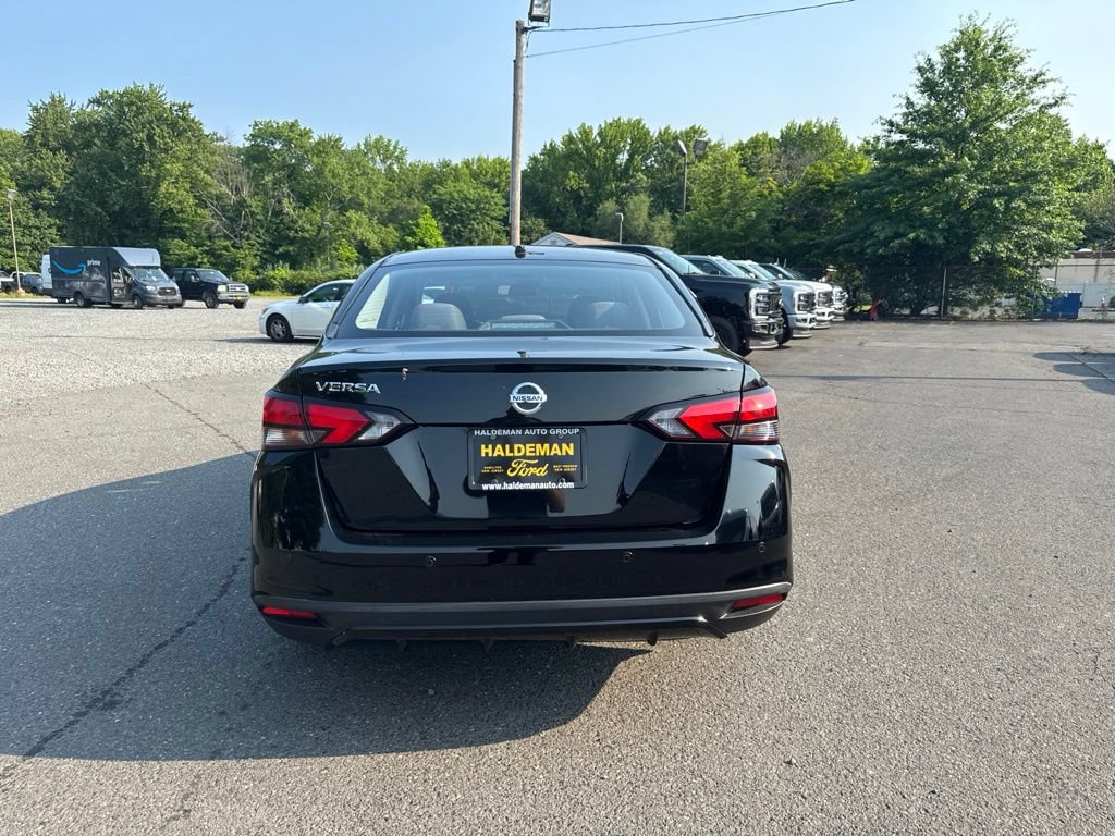 Used 2021 Nissan Versa S FWD image 4