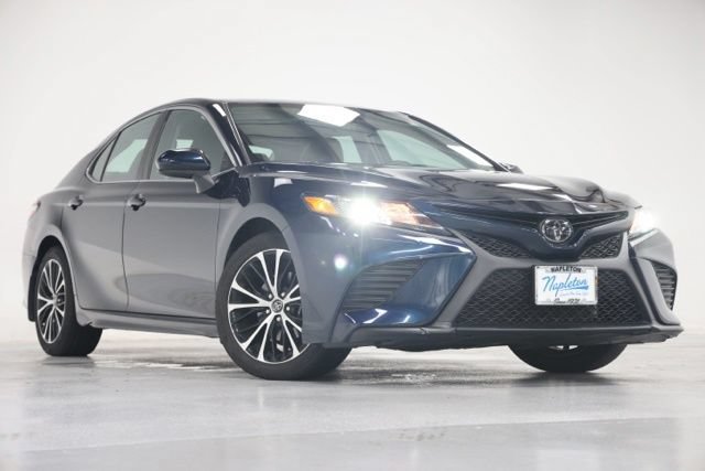 Used 2020 Toyota Camry SE FWD image 1