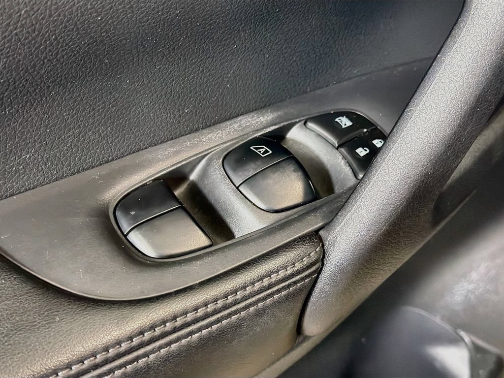 Used 2017 Nissan Rogue S FWD image 18