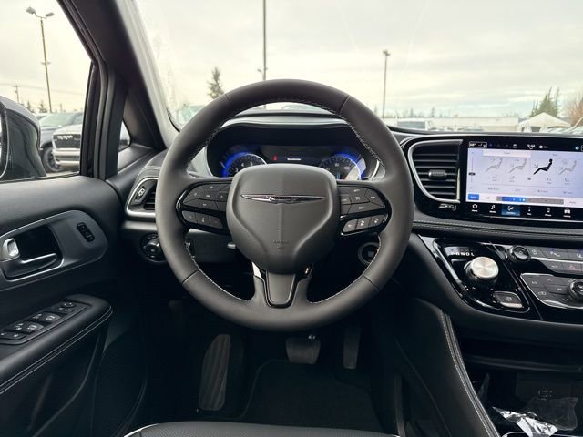 New 2026 Chrysler Pacifica Limited image 13
