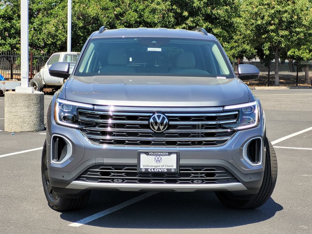New 2025 Volkswagen Atlas SE FWD image 2