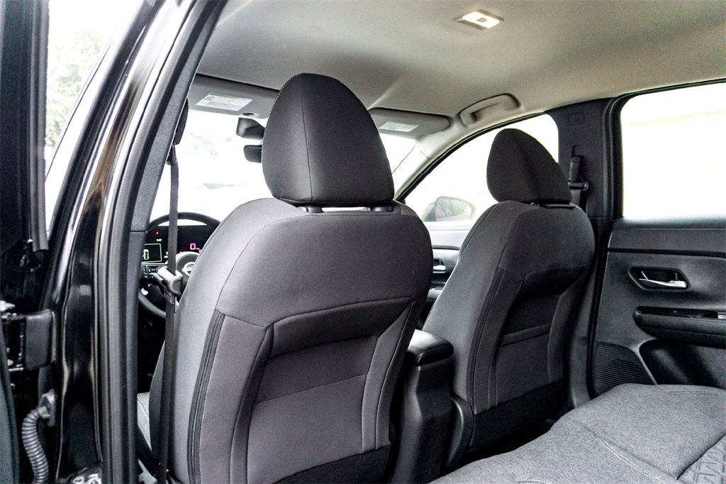 Used 2025 Nissan Kicks SV w/ Interior Electronics Package image 28