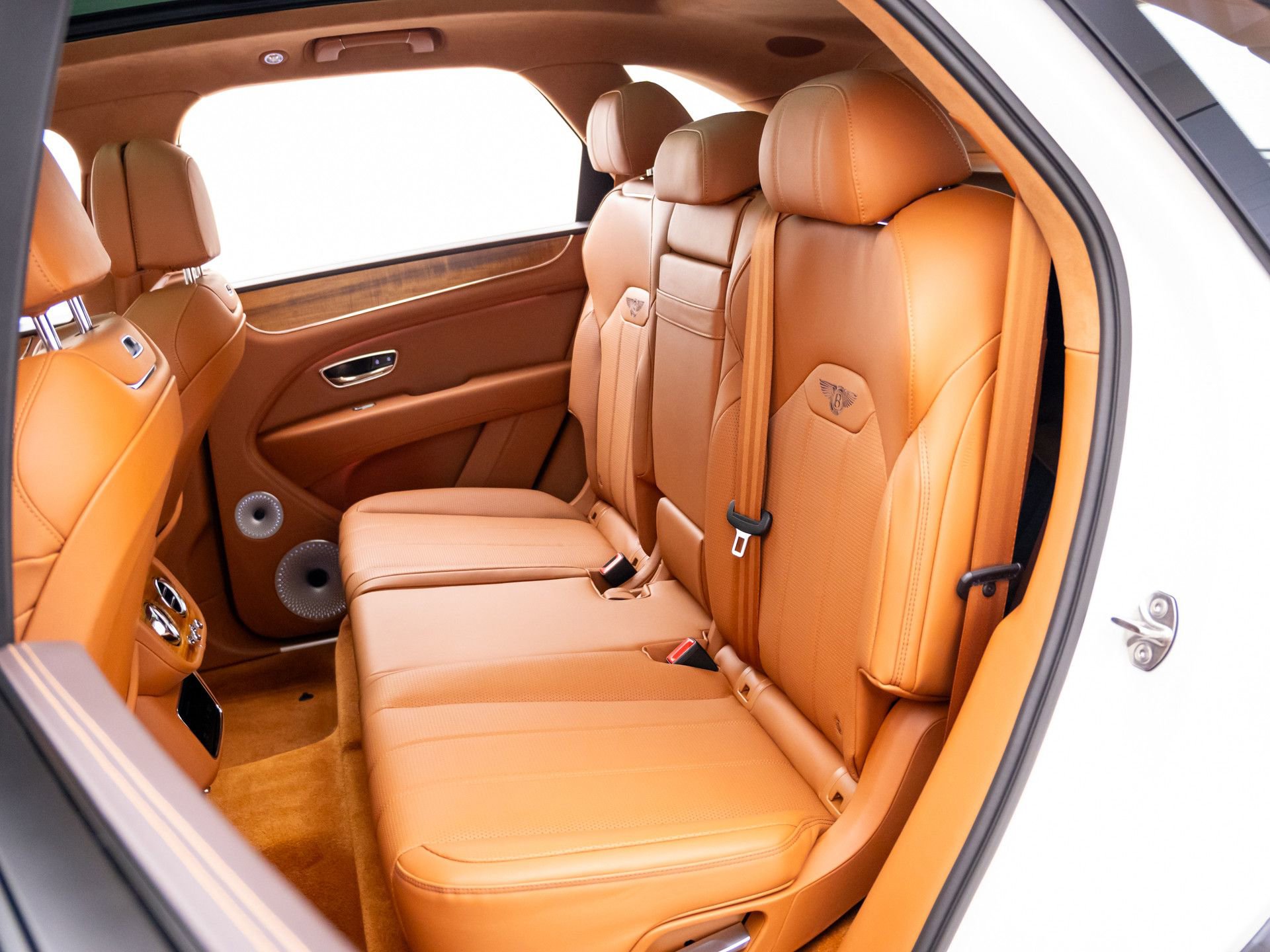 Used 2024 Bentley Bentayga AWD/4WD image 16