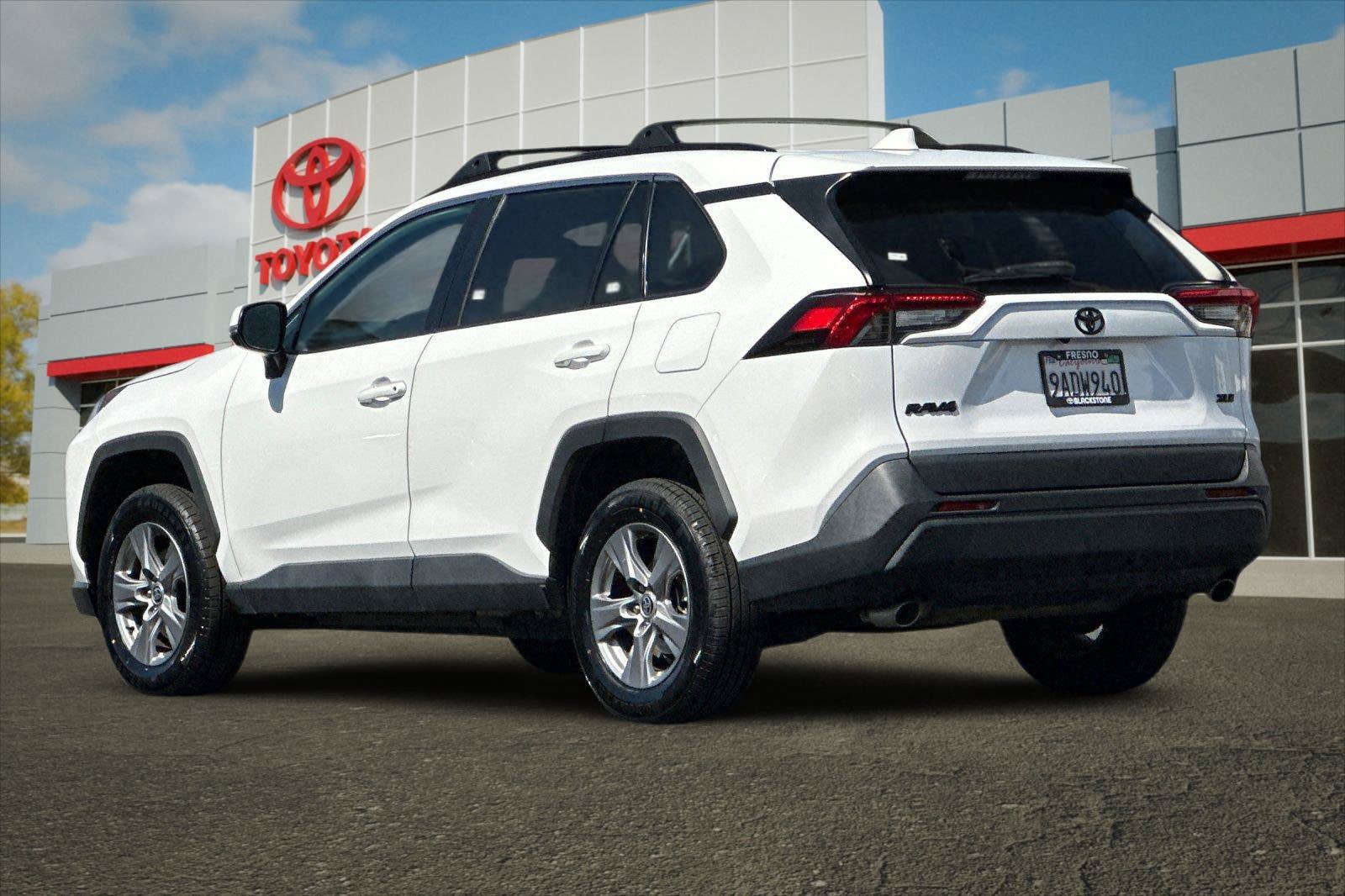 Certified 2022 Toyota RAV4 XLE w/ Convenience Package FWD image 5