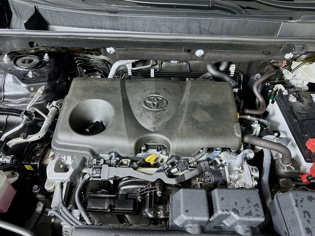 Used 2024 Toyota RAV4 LE FWD image 9