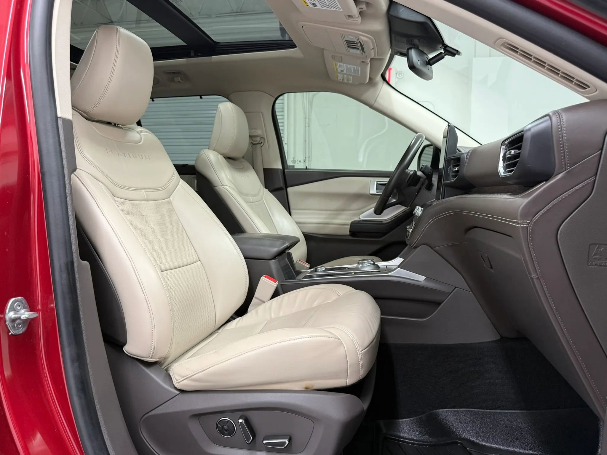 Used 2020 Ford Explorer Platinum w/ Premium Technology Package image 47