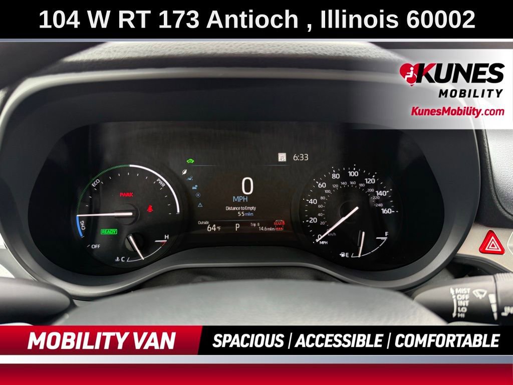 Used 2025 Toyota Sienna LE image 34