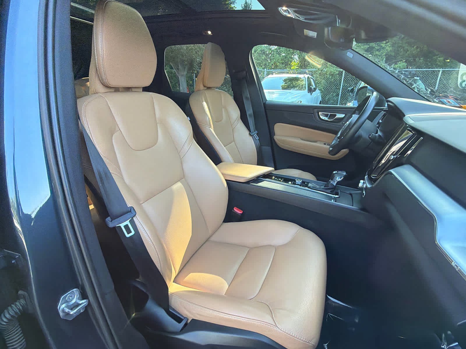 Used 2020 Volvo XC60 T5 Momentum AWD/4WD image 18