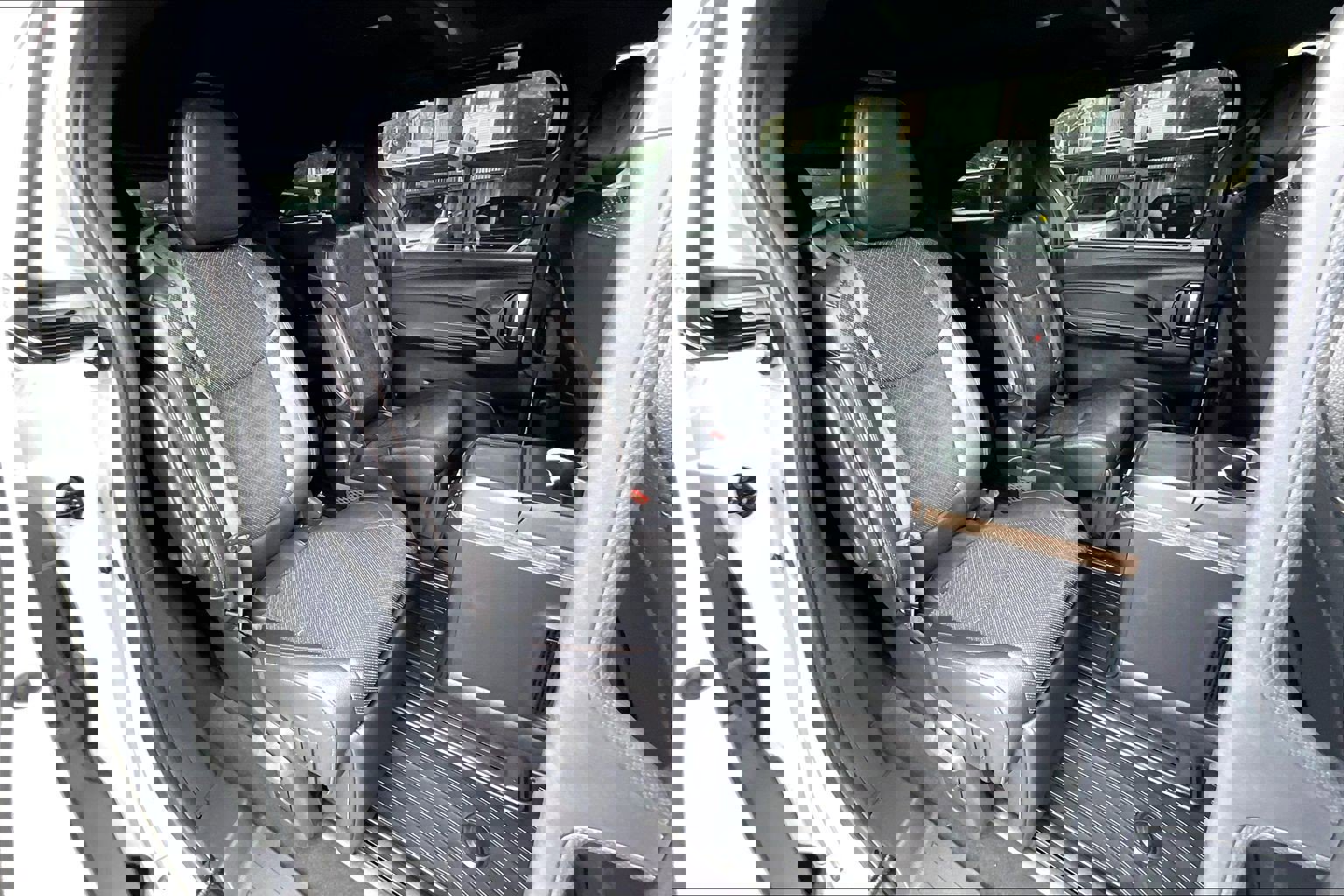 Used 2025 Toyota Sienna Platinum image 26