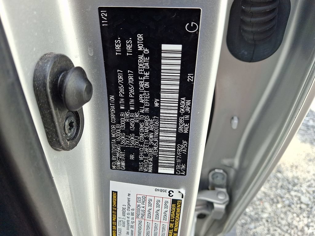 Used 2022 Toyota 4Runner SR5 AWD/4WD image 28