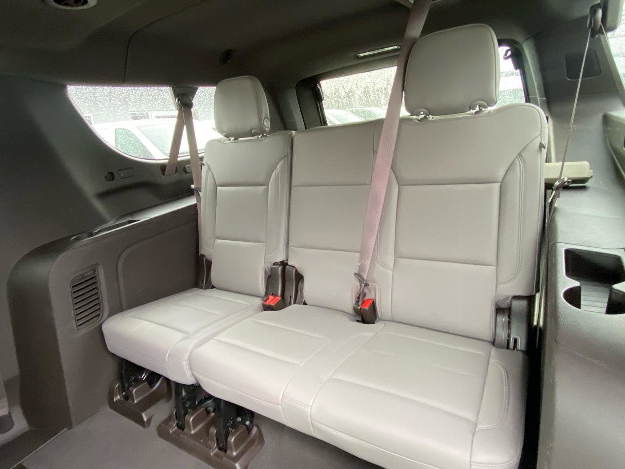 Used 2022 Chevrolet Suburban LT w/ Luxury Package image 8