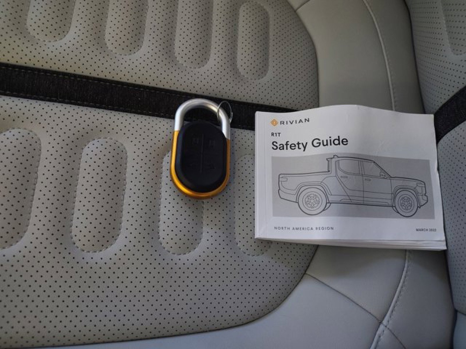 Used 2022 Rivian R1T Adventure image 21