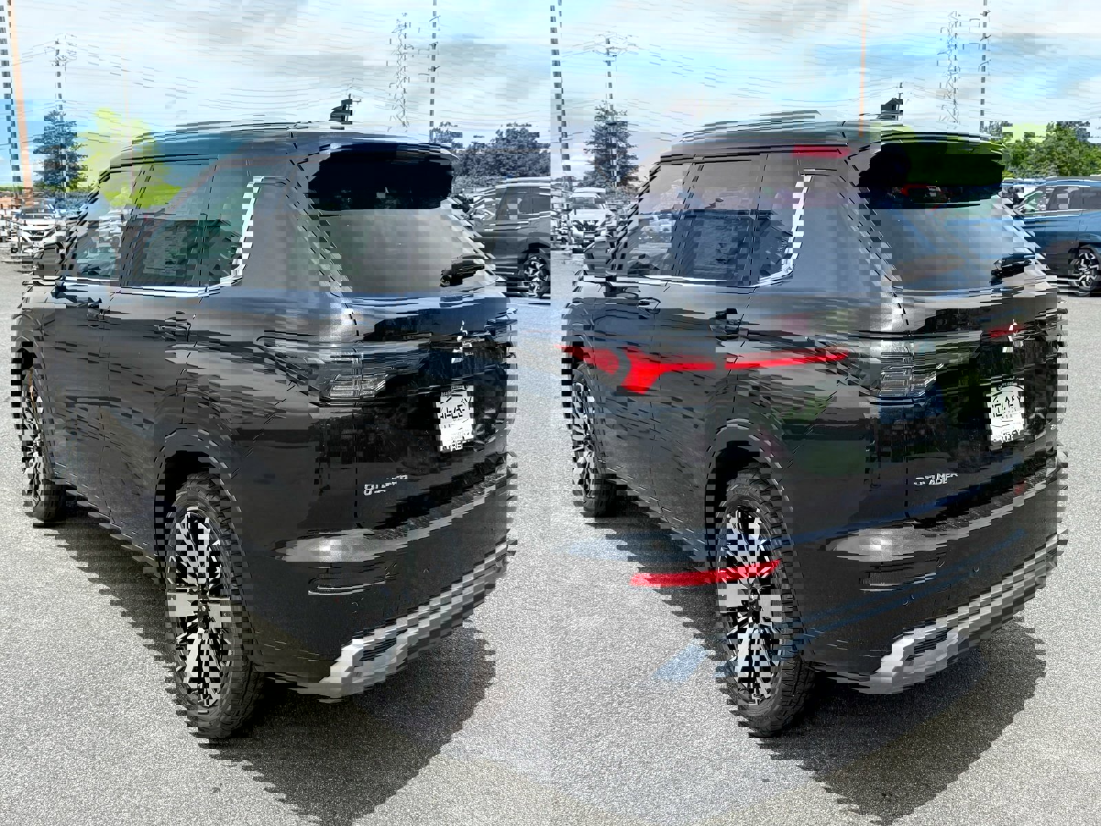 New 2025 Mitsubishi Outlander AWD image 2