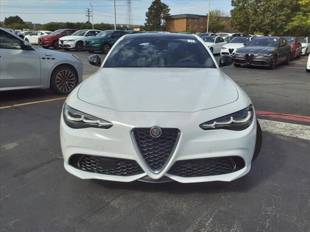 Used 2024 Alfa Romeo Giulia Ti AWD/4WD image 8