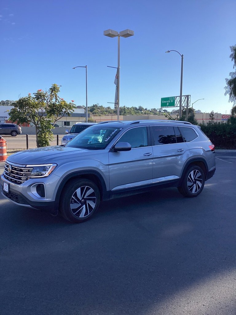 Used 2025 Volkswagen Atlas SEL image 1