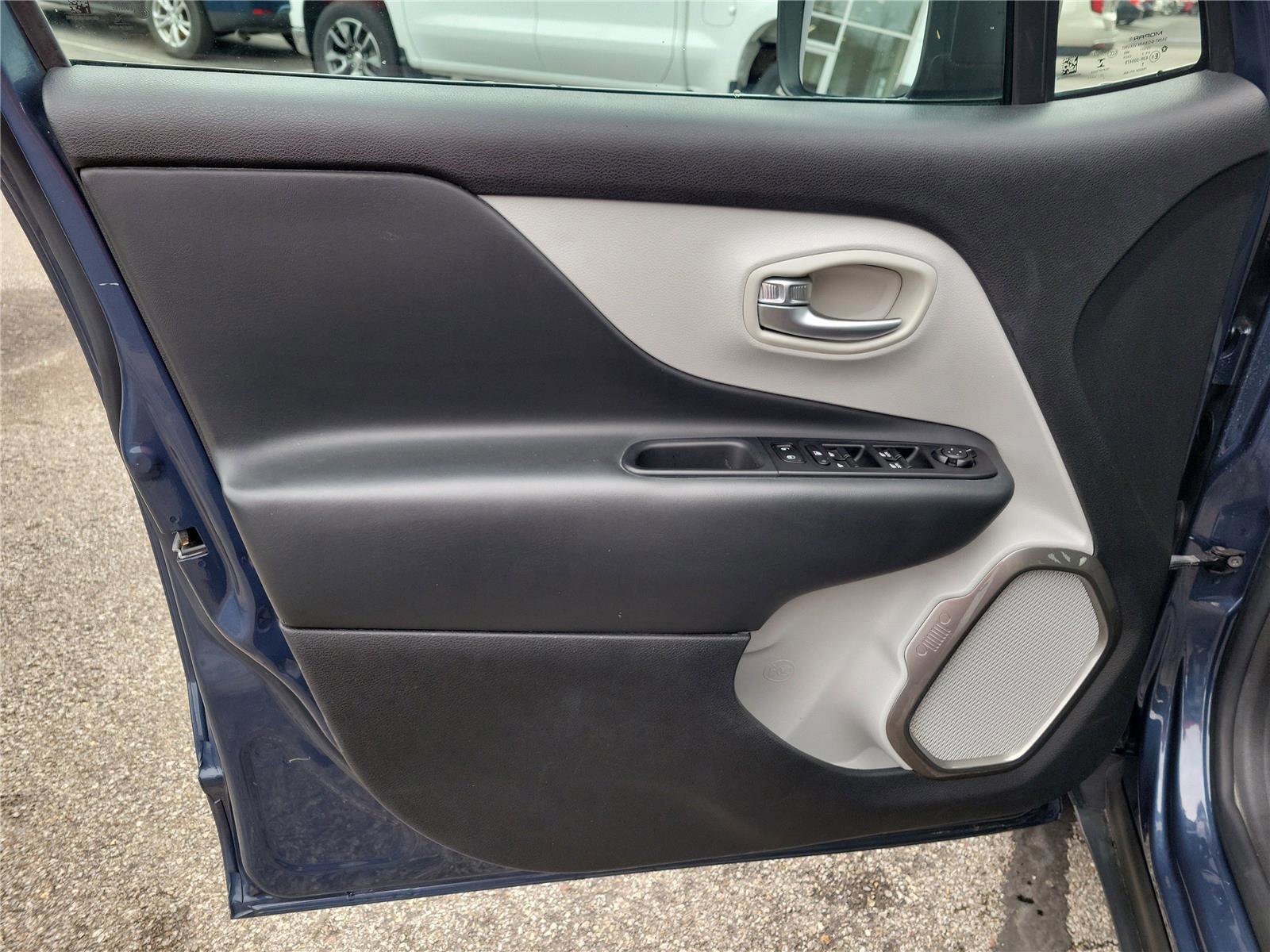 Used 2022 Jeep Renegade Latitude image 18
