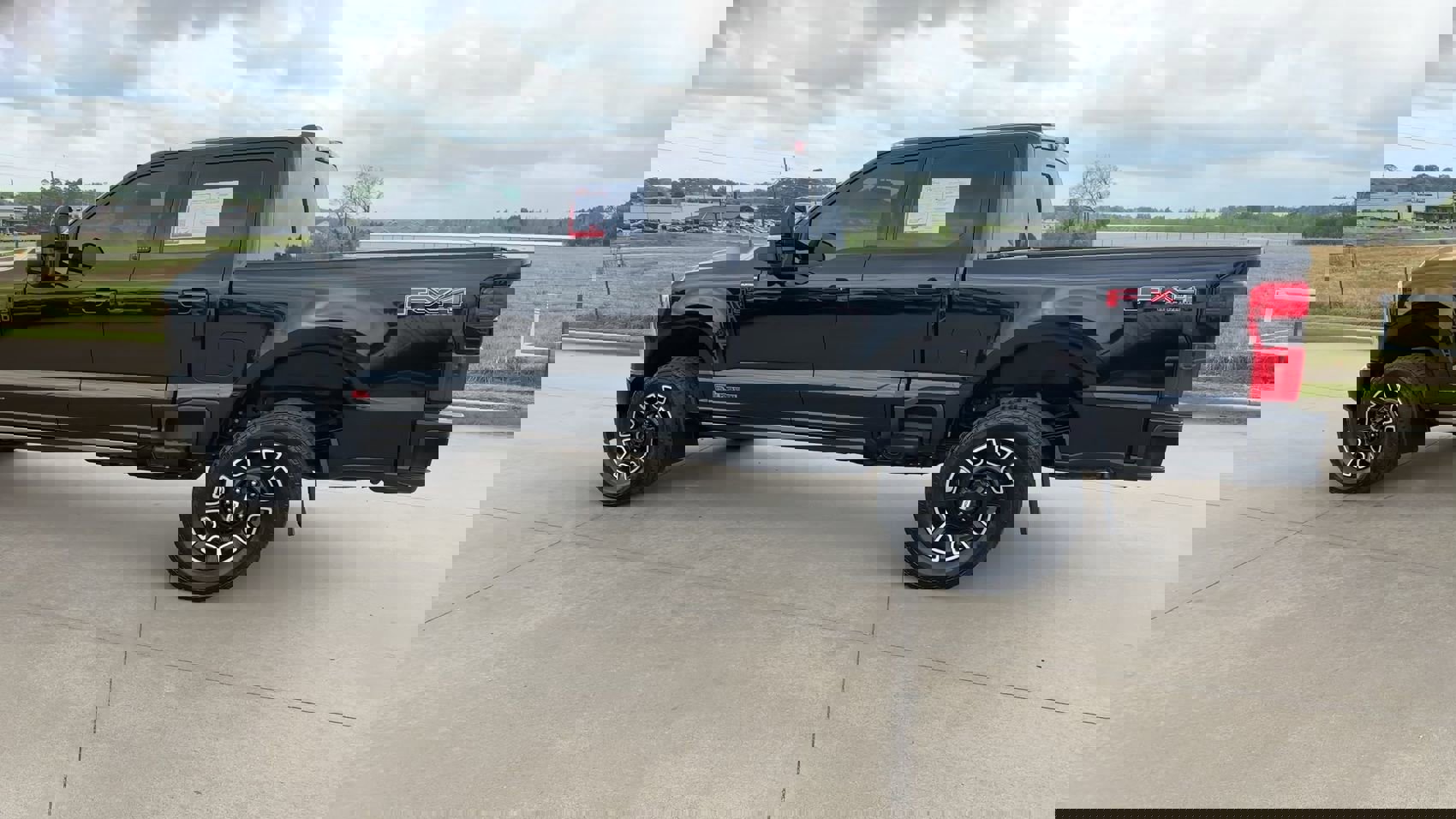 Used 2025 Ford F350 Platinum image 6