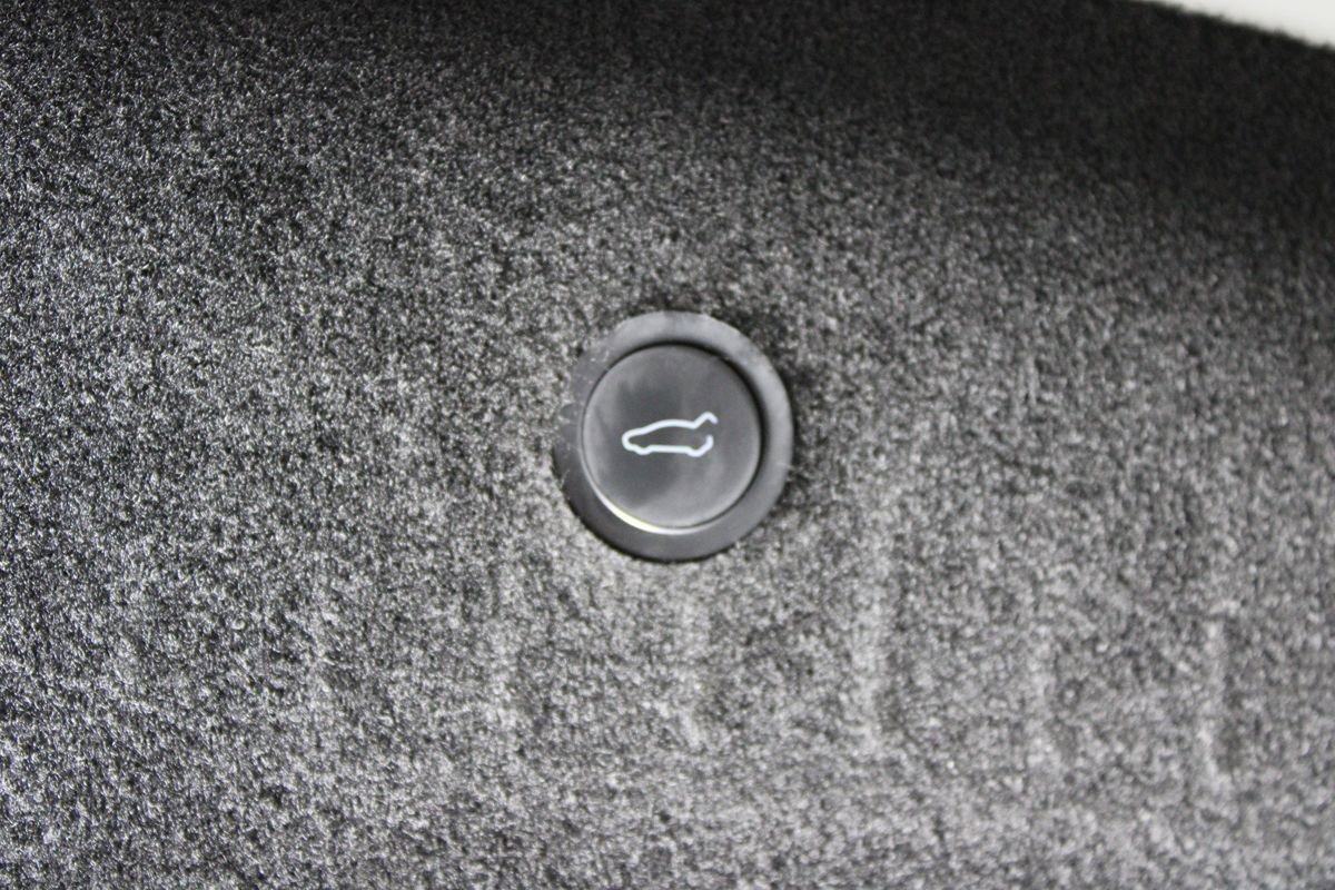 Used 2022 Tesla Model S AWD/4WD image 30
