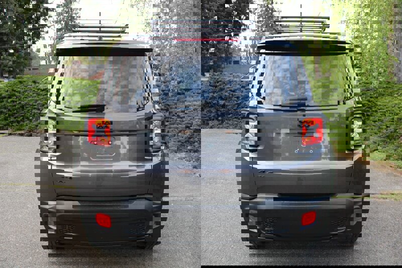 Used 2017 Jeep Renegade Altitude AWD/4WD image 11