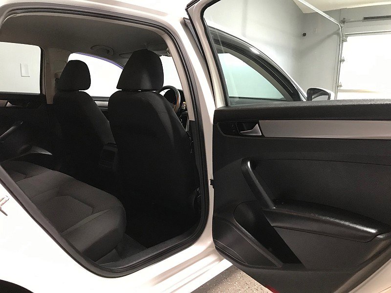 Used 2015 Volkswagen Passat 1.8T Limited Edition image 18