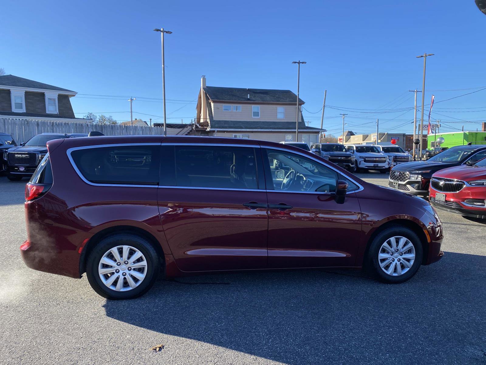 Used 2020 Chrysler Voyager L image 7