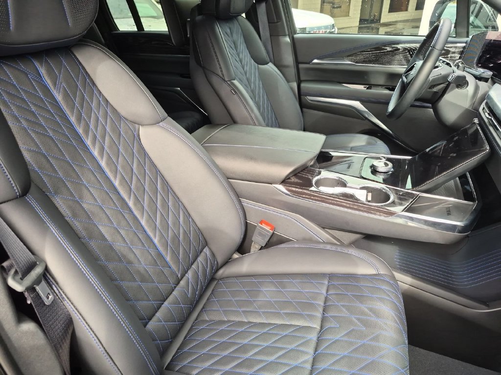 Used 2026 Cadillac Escalade IQ Sport 1 AWD/4WD image 21