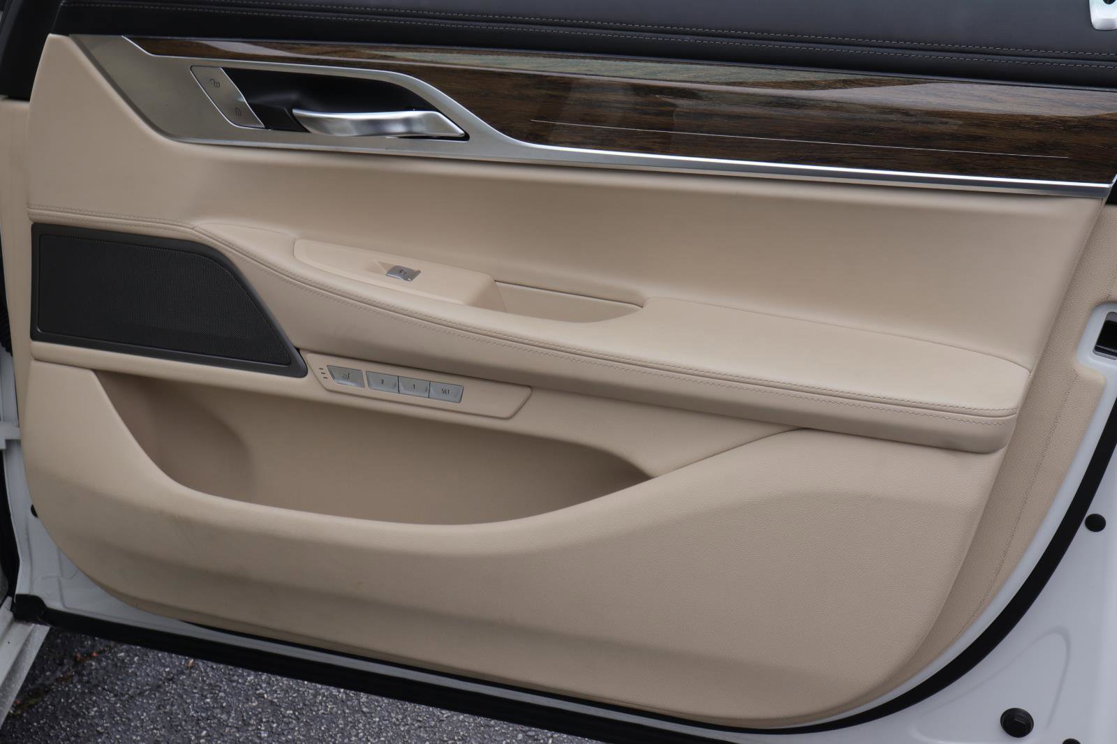 Used 2016 BMW 750i image 15