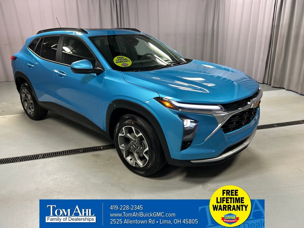 Used 2025 Chevrolet Trax LT w/ Sunroof Package