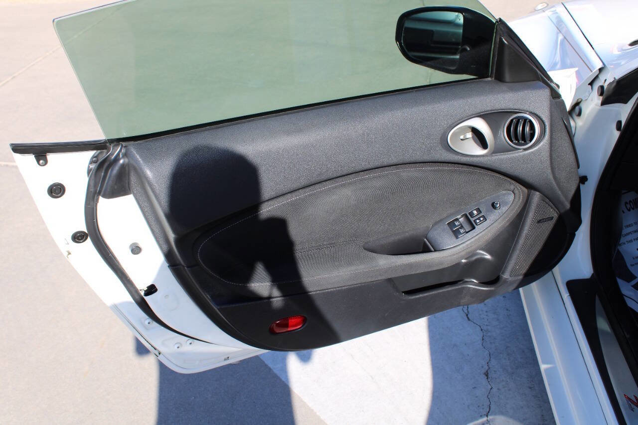 Used 2016 Nissan 370Z Coupe image 9