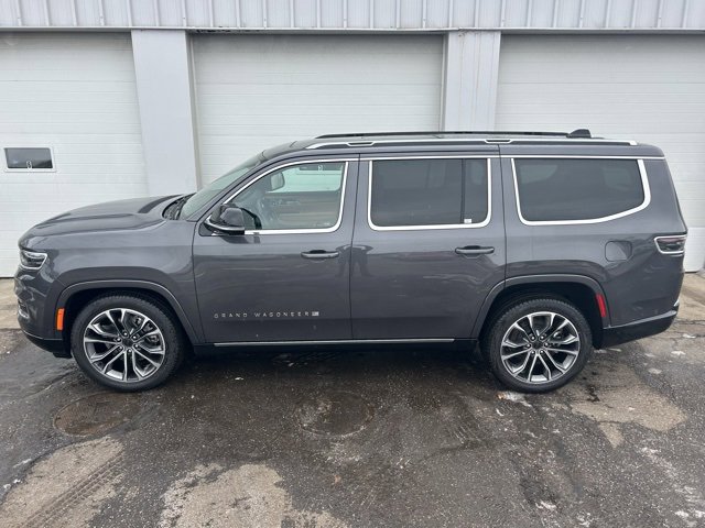 Certified 2025 Jeep Grand Wagoneer Series III w/ HD Trailer Tow Package image 3