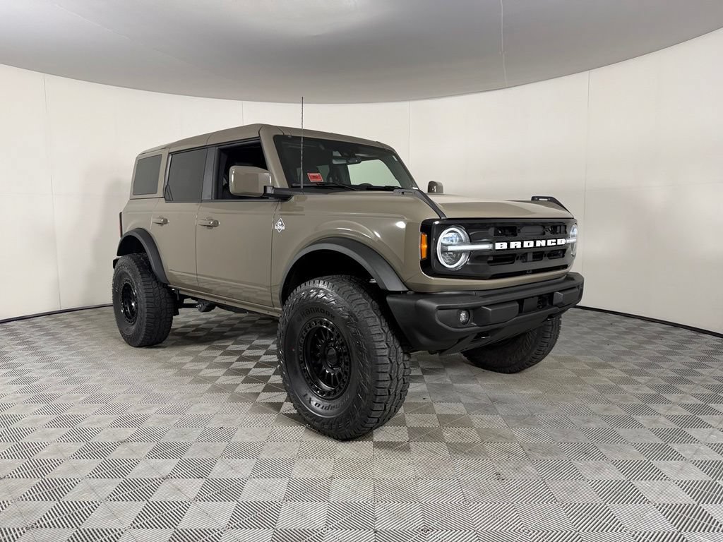 Used 2025 Ford Bronco Outer Banks w/ Sasquatch Package AWD/4WD image 5